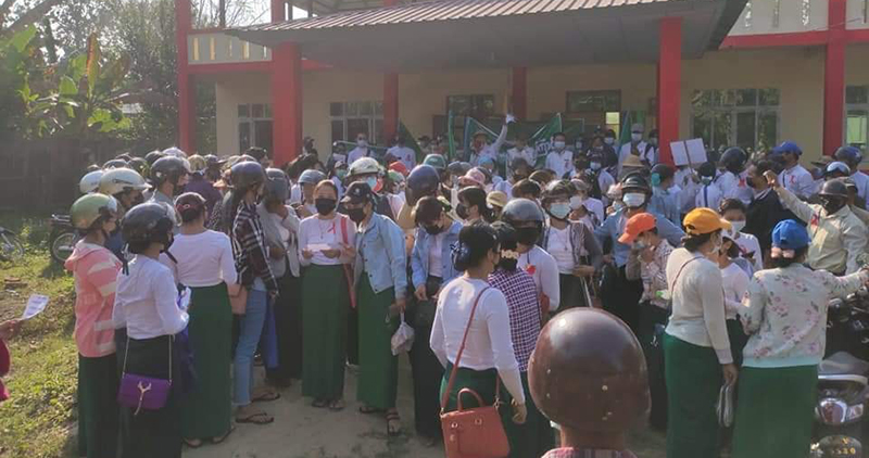 ဧရာဝတီတိုင်းက အလုပ်ထုတ်ခံ CDM ဝန်ထမ်းများကို စစ်ကောင်စီ လျော်ကြေးတောင်း