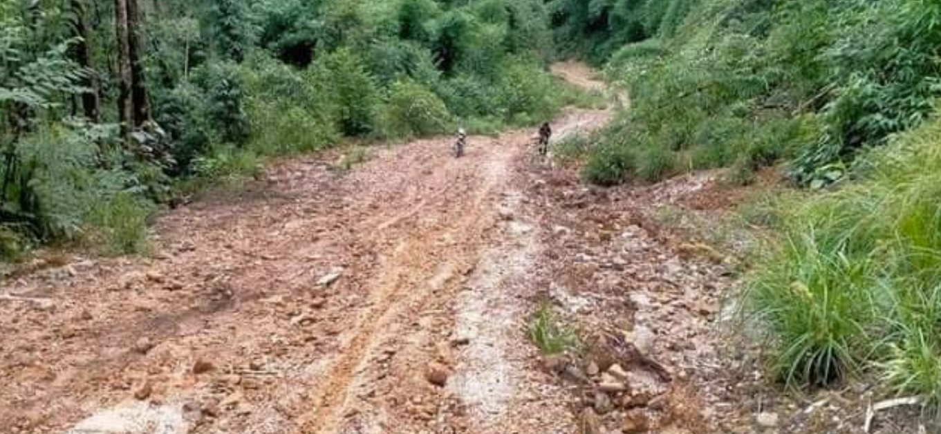 ပူတာအိုတွင် မြေပြိုမှုကြောင့် ဒေသခံများ သွားလာရေးခက်ခဲ