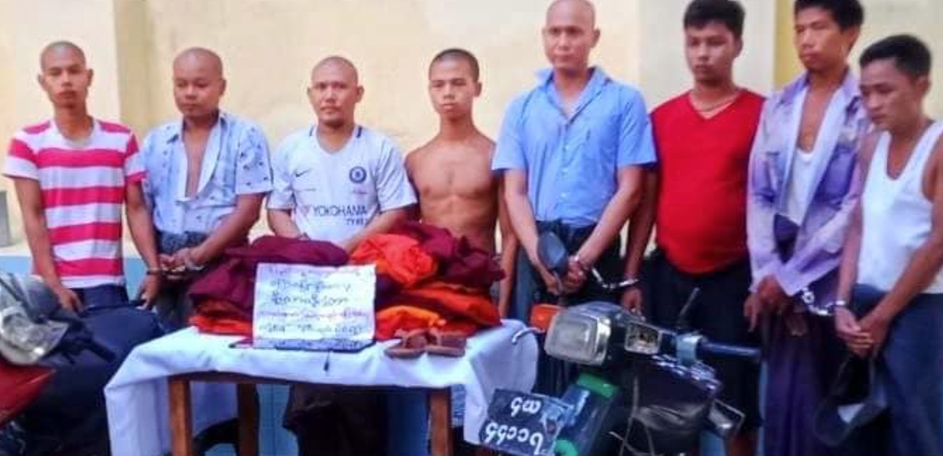 မန္တလေးဆန္ဒပြသံဃာတော်များကို စစ်ကောင်စီတပ်က ကားနဲ့တိုက် အကြမ်းဖက်ဖမ်းဆီး လူဝတ်လဲ