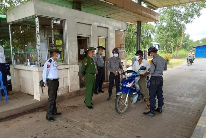 ပုသိမ်မြို့၌ စစ်တပ်က လုံခြုံ​ရေးအ​​ကြောင်းပြ စစ်ဆေးပြီး လူငယ်များထံမှ ငွေတောင်းနေ