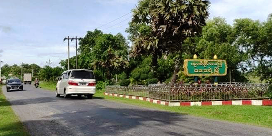 ဒေးဒရဲမြို့အဝင် ဆိုင်းဘုတ်အနီး ဗုံးပေါက်ကွဲပြီးနောက်ပိုင်း ဒေသခံ ၃၀ ကျော်ကို ဖမ်းဆီး