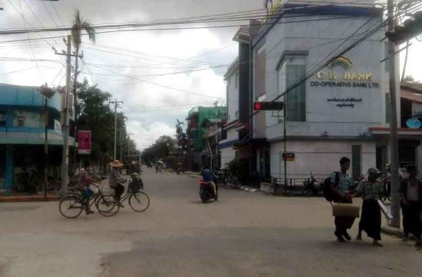 မအူပင်မြို့ CB ဘဏ်ခွဲရှေ့ ယာဉ်ထိန်းရဲကင်း ဗုံးပေါက်ကွဲ