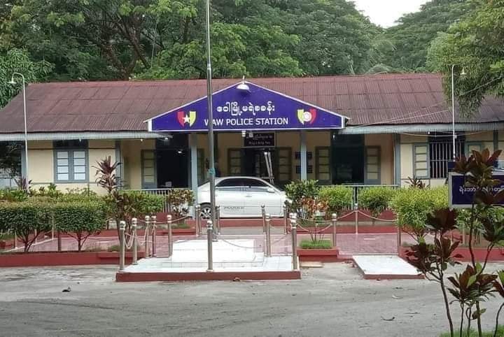 ယာဉ်များကို အဓမ္မငွေညှစ်နေသည့် ဝေါမြို့နယ်ရဲတပ်ဖွဲ့ ကားတိုက်ခံရ၊ ရဲအုပ် ၁ ဦး သေဆုံး