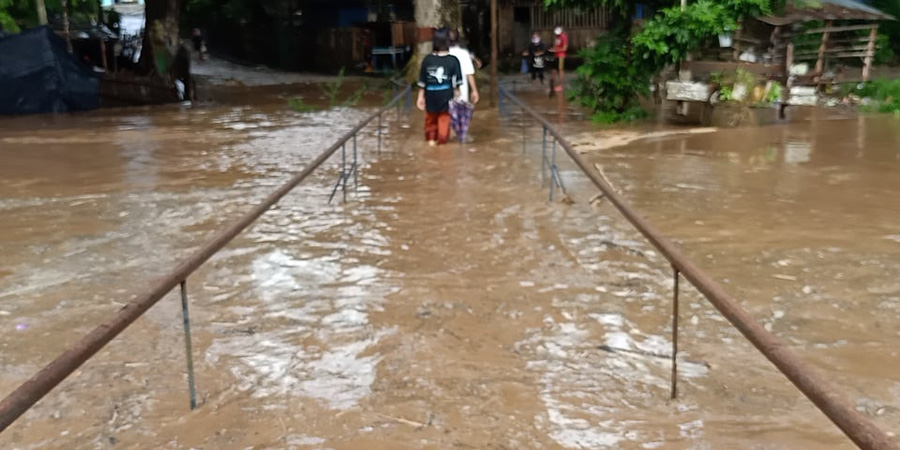 မယ်လဒုက္ခသည်စခန်းတွင် ရုတ်တရက်ရေကြီးပြီး လူနေအိမ်အချို့ ရေဝင်