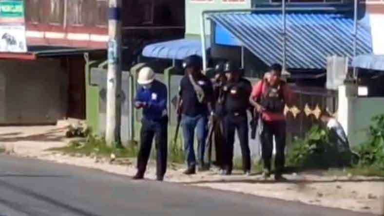 မိုးကုတ်မြို့တွင် ဆိုင်ကယ်စီးလူငယ် ၄ ဦးကို စစ်တပ်က ရိုက်နှက်
