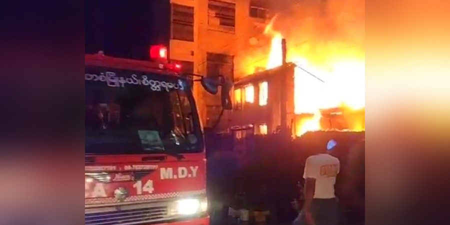 မန္တလေးမြို့ ဟေမာဇလရပ်ကွက်တွင် မိန်းပလပ်ခုံအပူလွန်ကဲရာမှ မီးလောင်