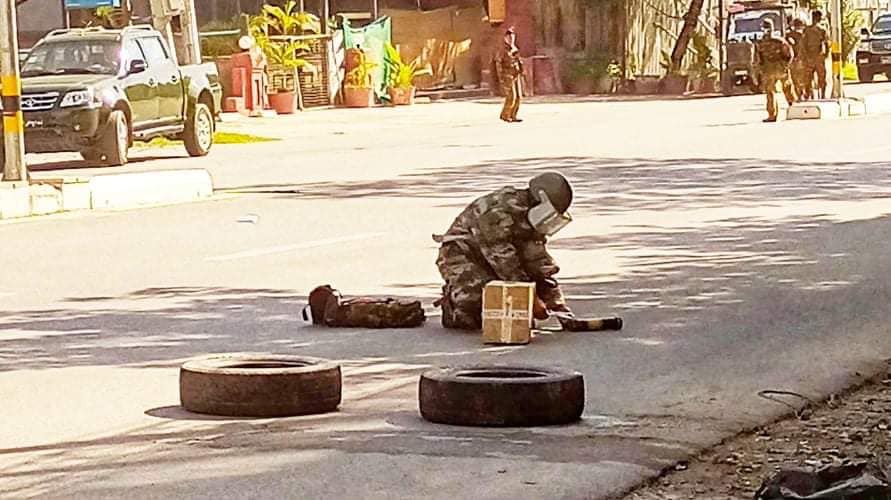 ရွေးကောက်ပွဲကော်မရှင်ဥက္ကဋ္ဌဟောင်း နေအိမ်ဝင်းထဲ ချိန်ကိုက်မိုင်းဖြင့် ပစ်ခံရ