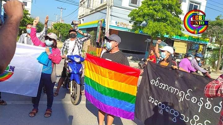 “ဒူးမထောက်လက်မမြှောက် LGBT များရှေ့ဆက်လျှောက်”