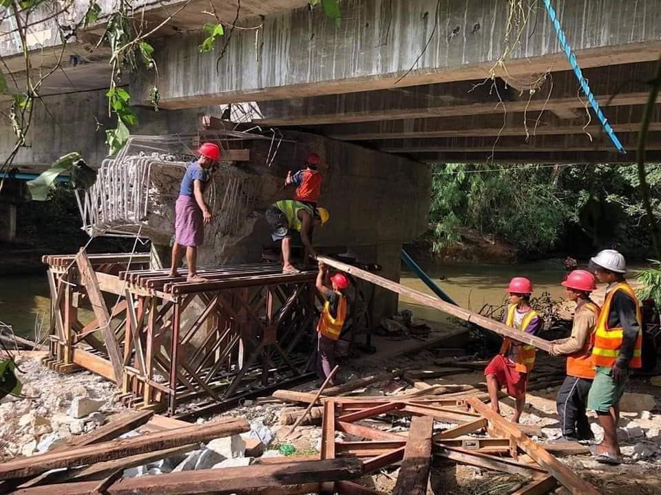 ဖောက်ခွဲဖျက်ဆီးခံရသည့် ကလော့ချောင်းတံတား ပြန်လည်ပြုပြင် (ဓာတ်ပုံ)
