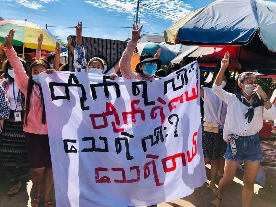 ရန်ကုန်အမျိုးသမီးသပိတ်စစ်ကြောင်း စစ်အာဏာရှင်ဆန့်ကျင် ဆန္ဒပြ