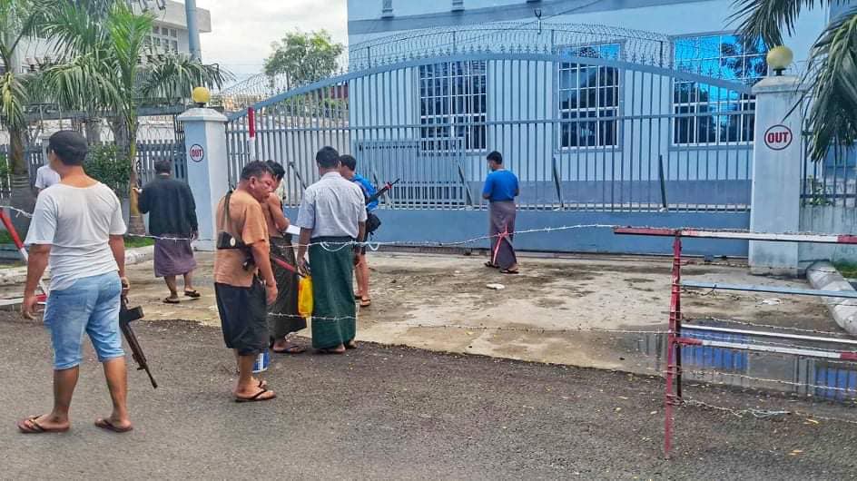 မန္တလေးမြို့က တရားရုံးနှစ်ခု အပြင်ဘက်တွင် ဗုံးပေါက်ကွဲ