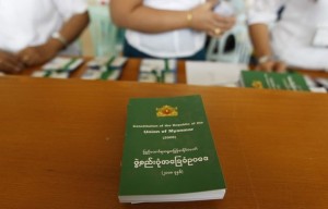 ဖြဲ႔စည္းပံုအေျခခံဥပေဒ ေလ့လာသံုးသပ္ေရး ပူးေပါင္းေကာ္မတီ၀င္ အမ်ဳိးသားလႊတ္ေတာ္အမတ္ ဦးေအာင္ၾကည္ညြန္႔ႏွင့္ ေမးျမန္းခန္း