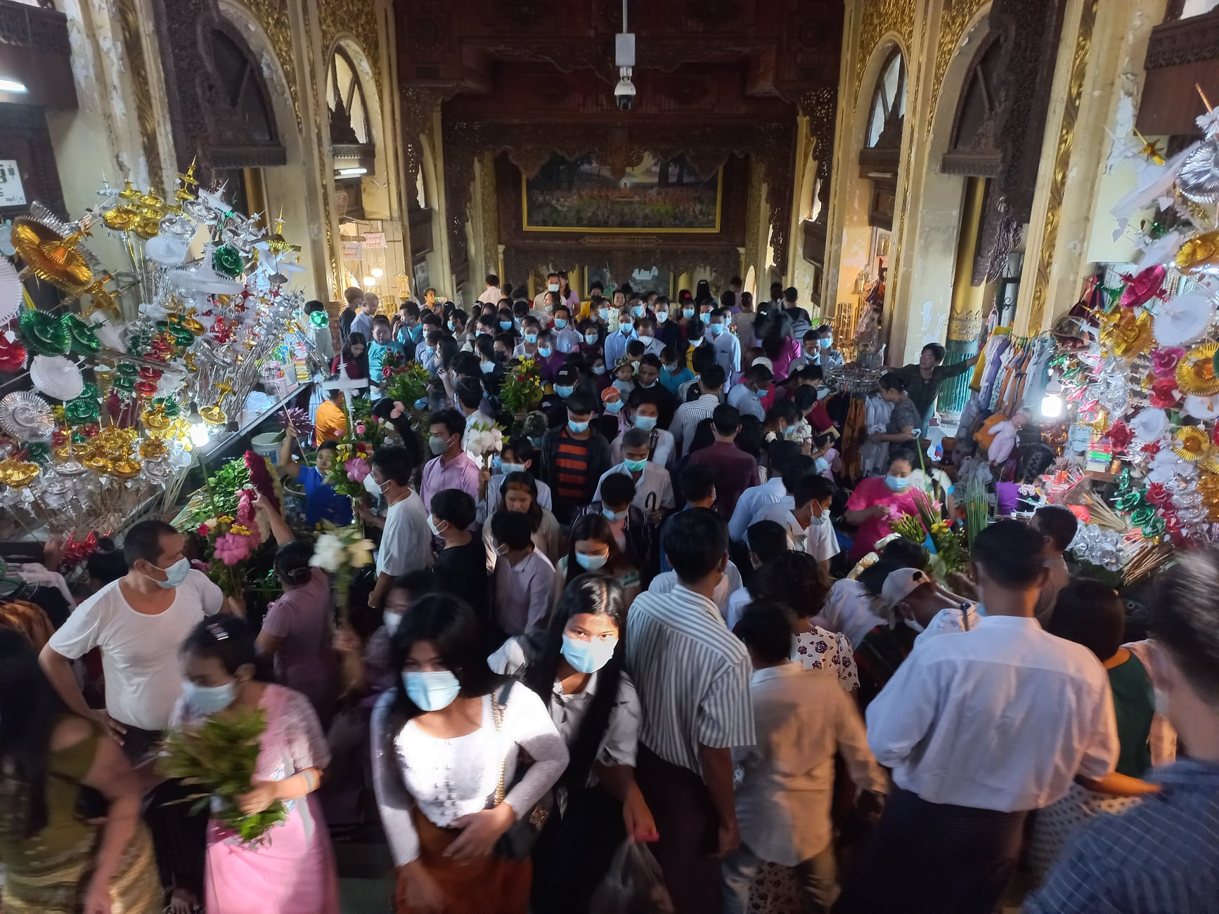 ကိုဗစ်စည်းကမ်း ဆက်လက်လိုက်နာရန်လိုအပ်နေဟု  ကျန်းမာရေးကျွမ်းကျင်သူများပြော