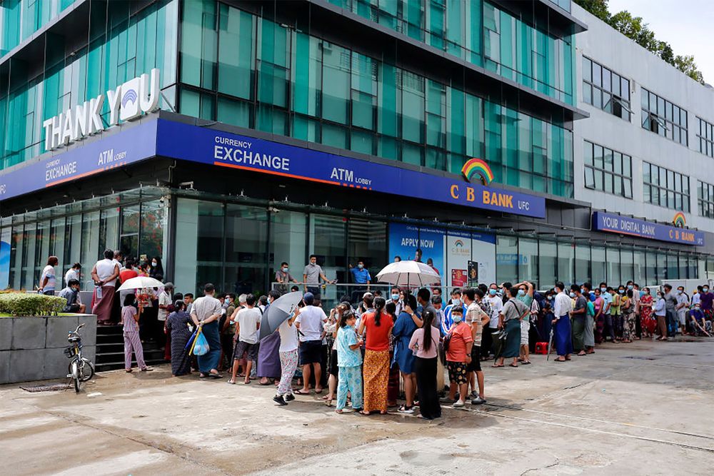 စစ်အာဏာသိမ်းမှုကြောင့် မြန်မာ့စီးပွားပျက်ဟု စီးပွားရေးလေ့လာသုံးသပ်သူများ တုံ့ပြန်