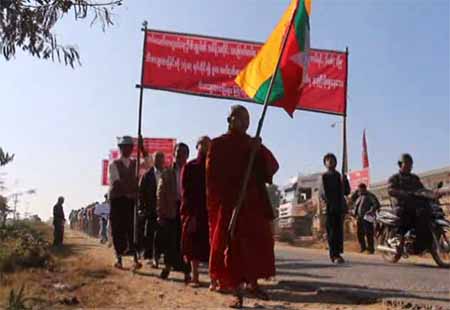 တပ္သိမ္းေျမမ်ား ျပန္ရေရး ေနာင္ခ်ဳိလယ္သမားမ်ား ဆႏၵျပ