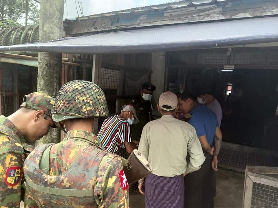 ပုသိမ်တွင် သတင်းပေးတဦး အသတ်ခံရမှုနှင့်ပတ်သက်၍ လူငယ် ၃၀ ကျော် ဖမ်းဆီးရိုက်နှက်ခံရ