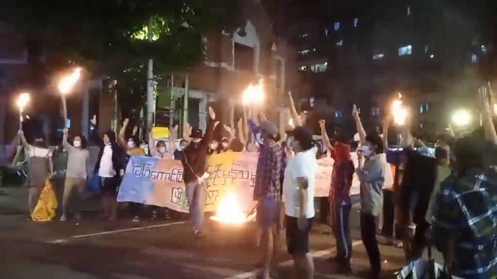 “စစ်ကောင်စီဒေါက်တိုင်မှန်သမျှ ဖြိုဖျက်ကြ” ရန်ကုန်သပိတ်