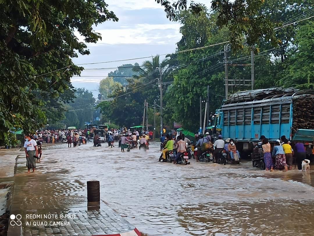 တောင်တွင်းကြီးမြို့ပေါ်ရပ်ကွက်များ ရေကြီးရေလျှံ (ဓာတ်ပုံ)