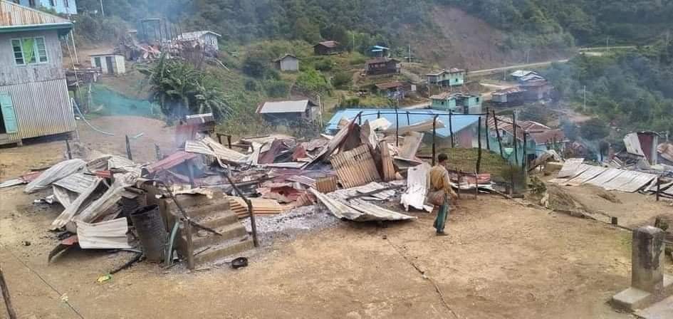 ဖလမ်းမြို့နယ် တားလ်ကျေးရွာက နေအိမ် ၈ လုံးကို အကြမ်းဖက်စစ်တပ်က ထပ်မံမီးရှို့