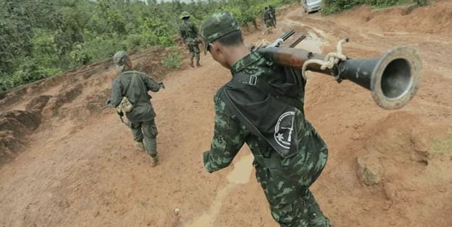 1,000 flee Moe Bye after shelling, rumor of 200 troops arriving on foot