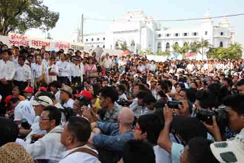 ၈၈ မ်ဳိးဆက္ ၿငိမ္းခ်မ္းေရးႏွင့္ပြင့္လင္းလူ႔အဖြဲ႔အစည္း ဆႏၵျပပြဲ (ဓာတ္ပုံ)