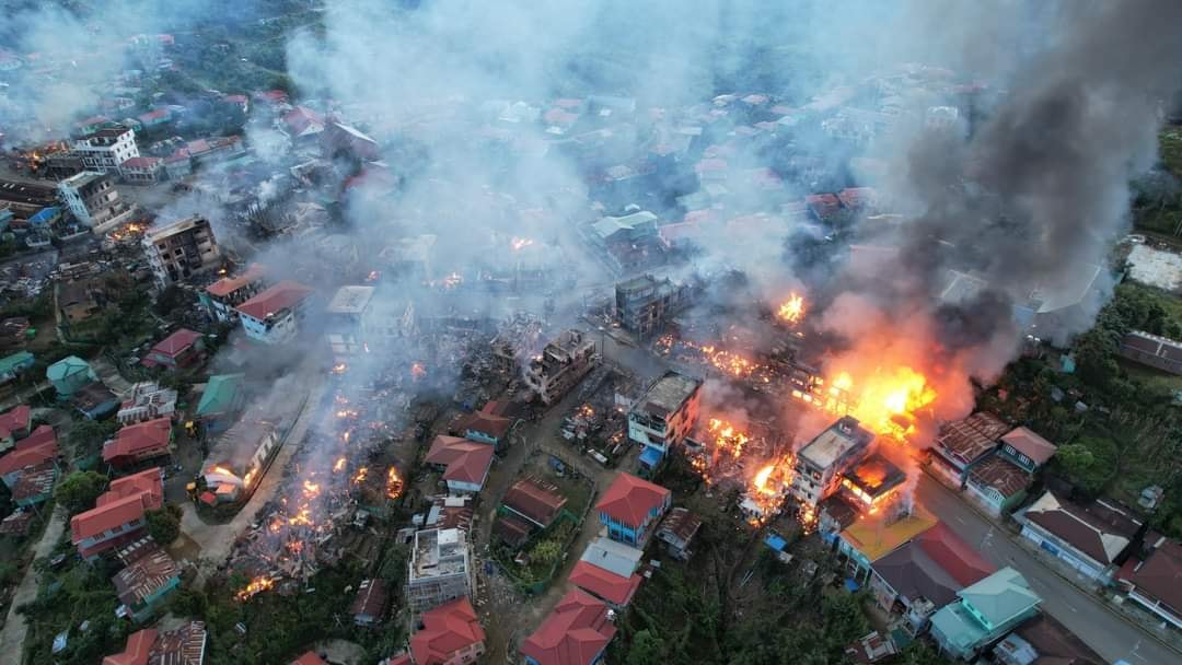 ထန်တလန်မြို့ကို အကြမ်းဖက်စစ်တပ်က ထပ်မံမီးရှို့၊ နေအိမ် ၁၀၀ ကျော်မီးလောင်ကျွမ်း