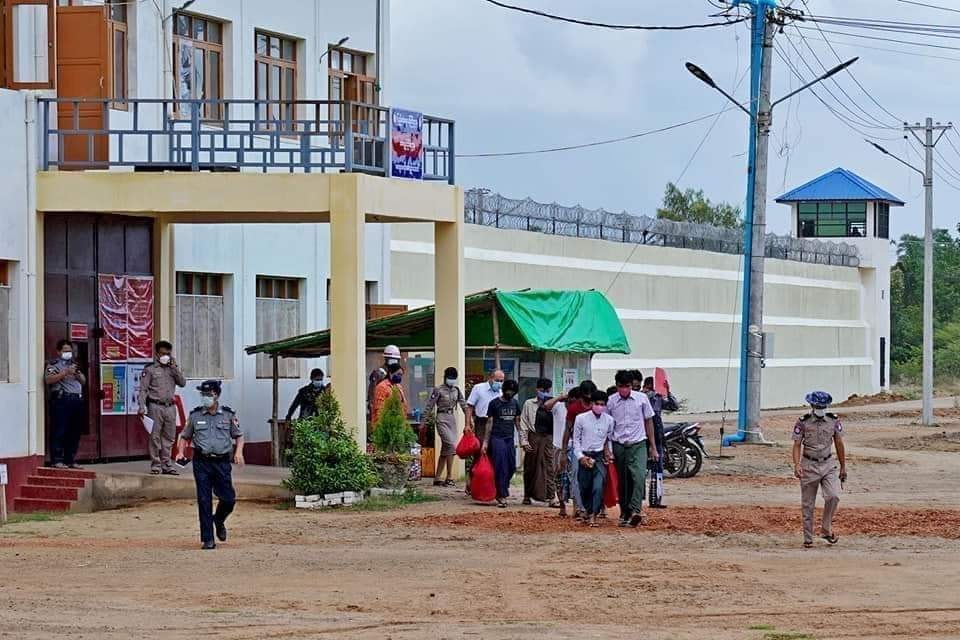 မကွေးဒေါင်းနေထောင်က လွတ်မြောက်လာပြီး ပြန်ဖမ်းခံရသူ စစ်ကြောရေး၌ သေဆုံး