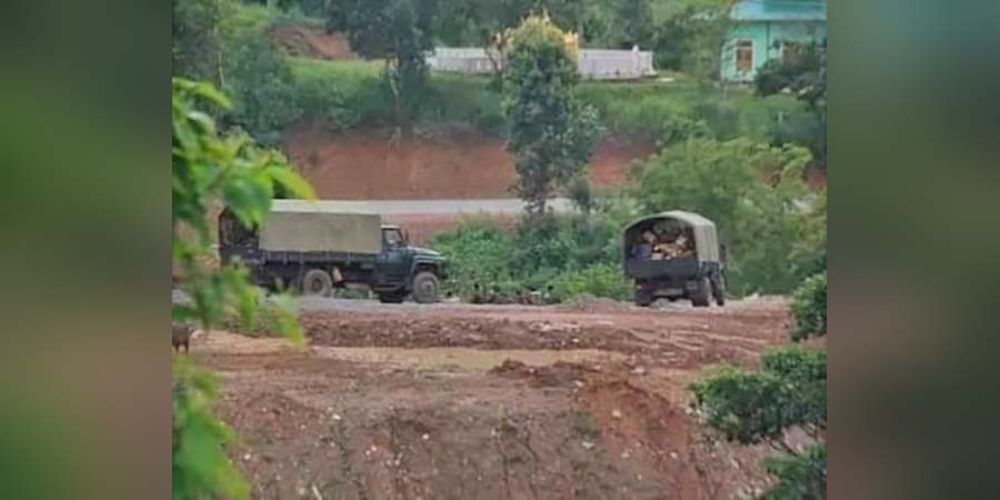 ရိက္ခာနှင့် တပ်သားတင် စစ်ကောင်စီယာဉ်တန်း မိုင်းခွဲတိုက်ခိုက်ခံရ၊ ၃၀ ခန့် သေဆုံး