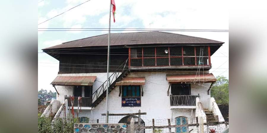 မိုးကုတ် အချုပ်ထောင်ဝင်းထဲ ဗုံးပေါက်၊ ညောင်ဦးနှင့် ကျောက်ဆည်က အုပ်ချုပ်ရေးမှူး ၂ ဦး အသတ်ခံရ