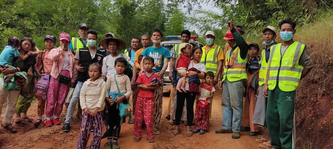 တိုက်ပွဲကြောင့် ကျောက်မဲမြို့ပေါ်သို့ ထပ်မံထွက်ပြေးလာသည့် စစ်ရှောင်ပြည်သူများ (ဓာတ်ပုံ)