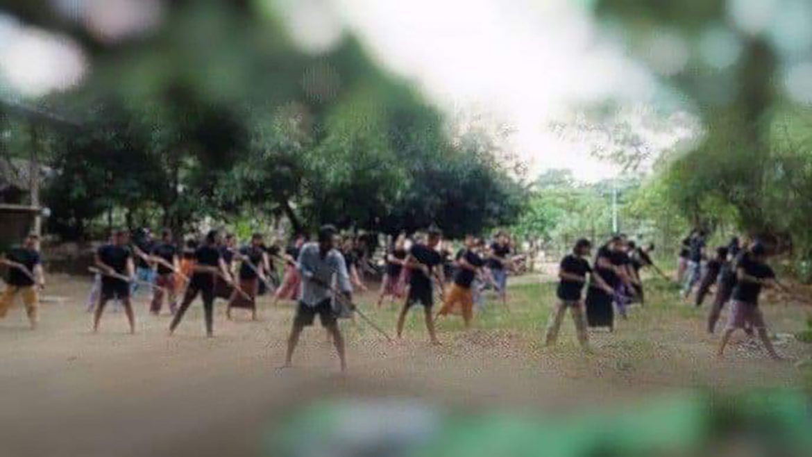 ပုခက်လွှဲသောလက်ဖြင့်အာဏာရှင်ကို တိုက်ထုတ်မည့် စစ်သည်တော်များ