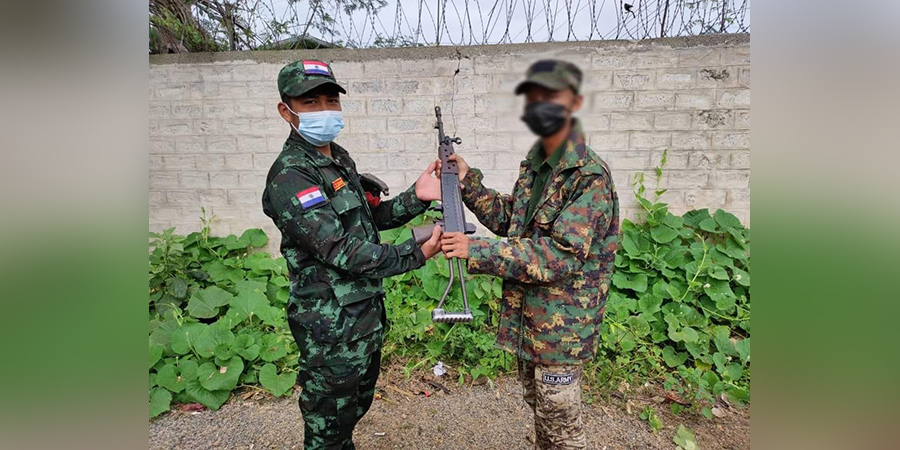 လက်နက်နှင့်အတူ CDM ဝင်လာသည့် တပ်သားကို KGZ Army က ကျပ်သိန်း ၃၀ ချီးမြှင့် (ဓာတ်ပုံ)