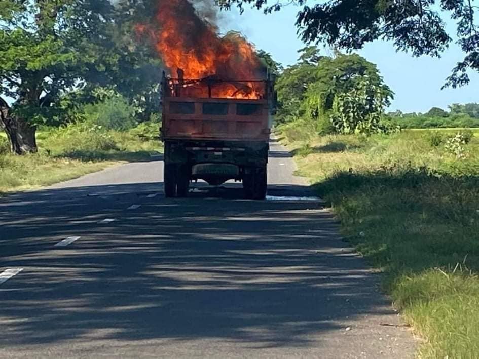 စိုင်ပြင်နှင့် ဒီပဲယင်းကြား ရဲကားနှစ်စီး မိုင်းဆွဲခံရ၊ ချောင်းဦးမြို့၌ မိုင်းရှင်းလင်းစဉ် ပေါက်ကွဲမှုဖြစ်