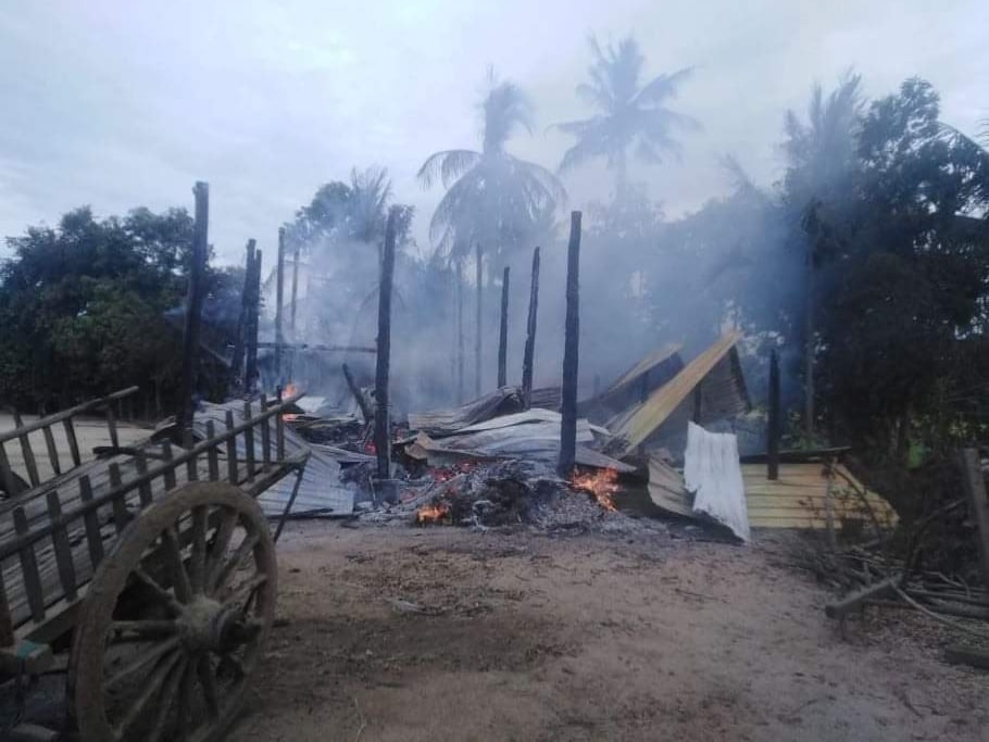စစ်ကောင်စီတပ်က ရေဦးမြို့နယ် နေအိမ်အချို့ကို မီးရှို့ ဖျက်ဆီး