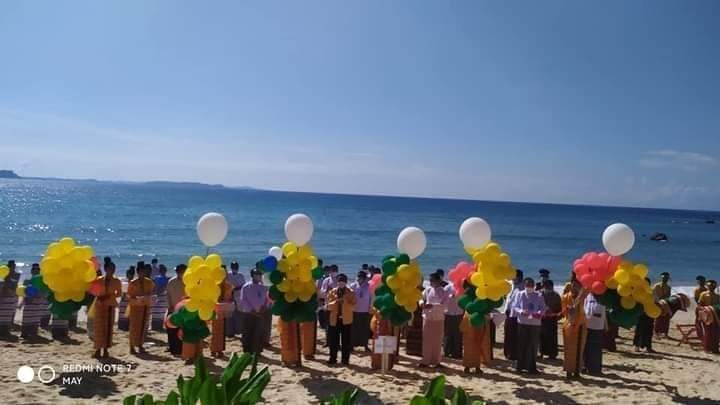 ငပလီကမ်းခြေတွင် စစ်ကောင်စီက လူစုလူဝေးနှင့် ပျော်ပွဲရွှင်ပွဲကျင်းပနေသည့်အပေါ် ဒေသခံများဝေဖန်