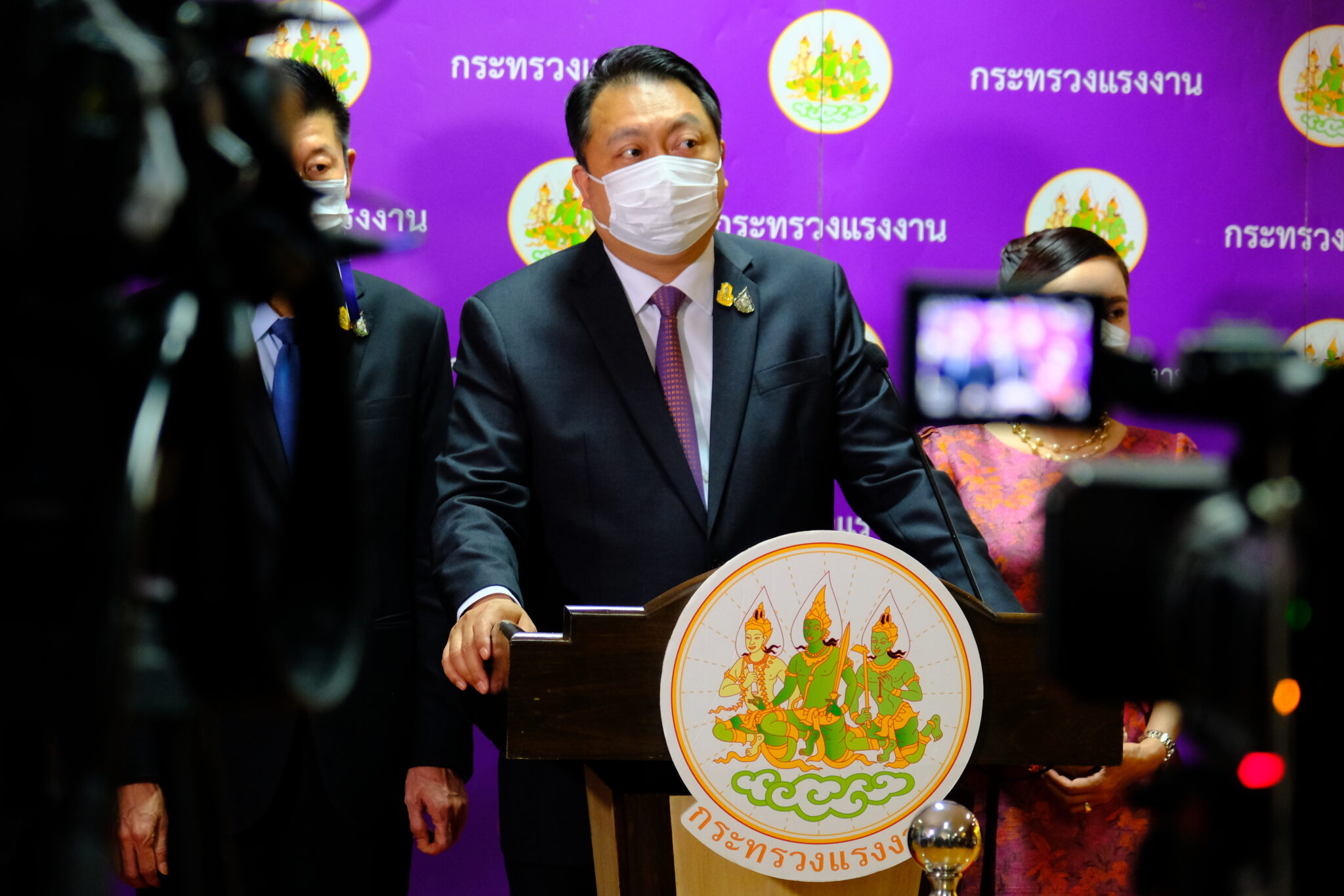 အမ်အိုယူလုပ်သားများ ဒီဇင်ဘာ ၁ ရက်မှ စတင်ခေါ်ယူမည်ဟု ထိုင်းအလုပ်သမားဝန်ကြီးပြော