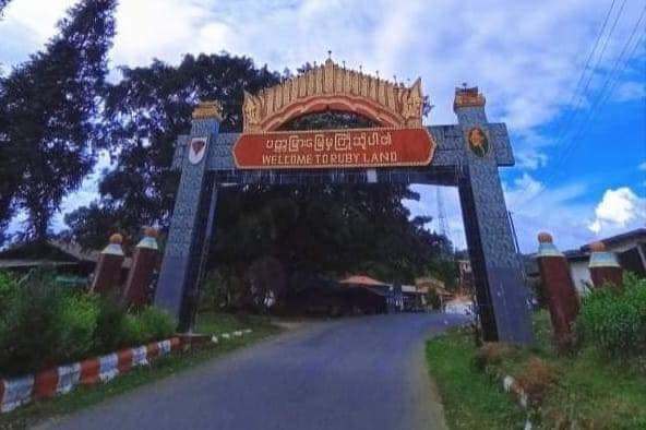 မိုးကုတ်တွင် စစ်ကောင်စီတပ်စခန်းနှင့် အချုပ်ထောင် တိုက်ခိုက်ခံရ၊ လူငယ် ၁ ဦးကို စစ်တပ်က ပစ်သတ်