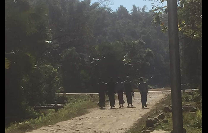 အလှူခံဆိုပြီး အဖွဲ့တခု အလှူလိုက်ကောက်နေလို့ ပူတာအိုဒေသခံများ စိုးရိမ်