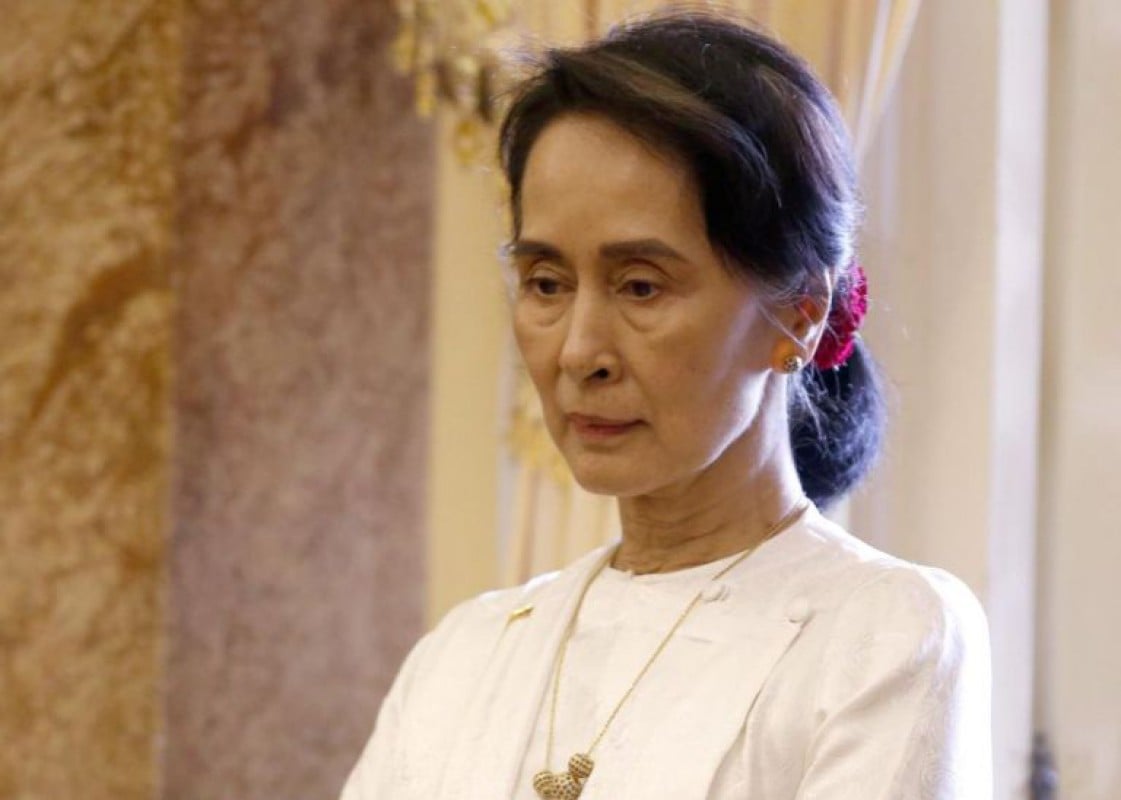 နိုင်ငံတော်အတိုင်ပင်ခံပုဂ္ဂိုလ်၏ နေအိမ်တွင် ကူညီပေးနေသူကို သက်သေအဖြစ် တရားရုံး ဆင့်ခေါ်
