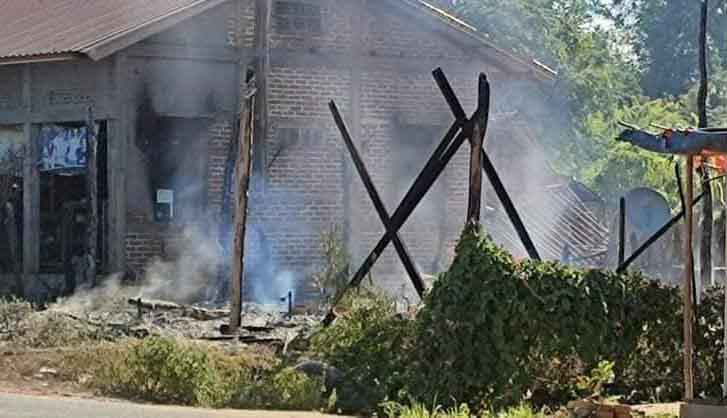 အရာတော်မြို့နယ်တွင် တိုက်ပွဲဖြစ်၊ နေအိမ်နှစ်လုံးနှင့် ကွမ်းယာဆိုင်ကို စစ်တပ်က မီးရှို့