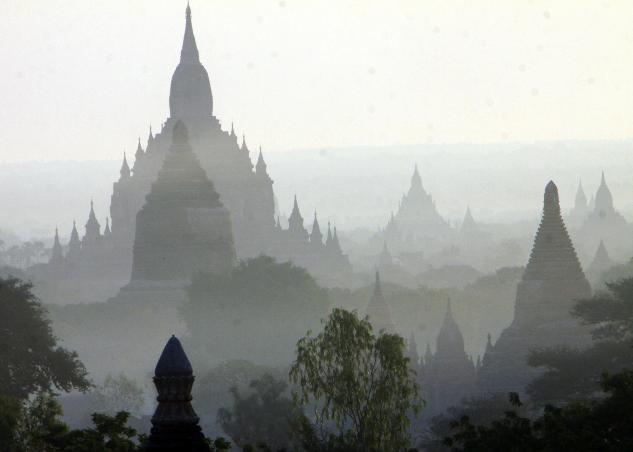ကိုဗစ်နှင့်အာဏာသိမ်းမှုဒဏ်ကြောင့် မြန်မာ့ခရီးသွားကဏ္ဍ နာလန်ထူနိုင်ဖွယ်မရှိဟု လုပ်ငန်းရှင်များ သုံးသပ်