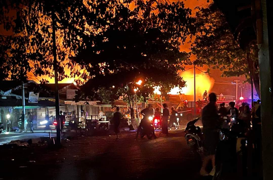 စလင်းမြို့တွင် ဈေးမီးလောင်
