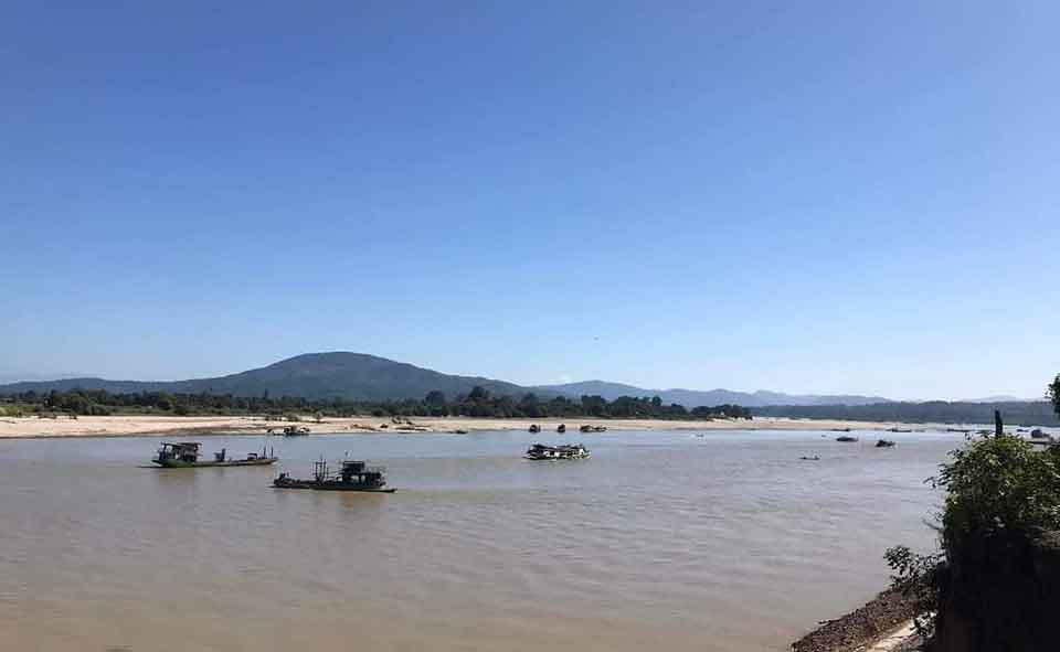 ရွှေကူမြို့နယ်အတွင်း တရားမဝင် ရွှေဖောင်အချို့ လက်နက်ကြီးဖြင့် ပစ်ခံရ