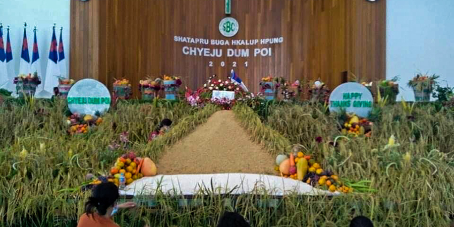 ကချင်တိုင်းရင်းသားများ ‘ကျေးဇူးတော် ချီးမွမ်းခြင်း’ ကိုဗစ်စည်းကမ်းနှင့်အညီပြုလုပ် (ဓာတ်ပုံ)