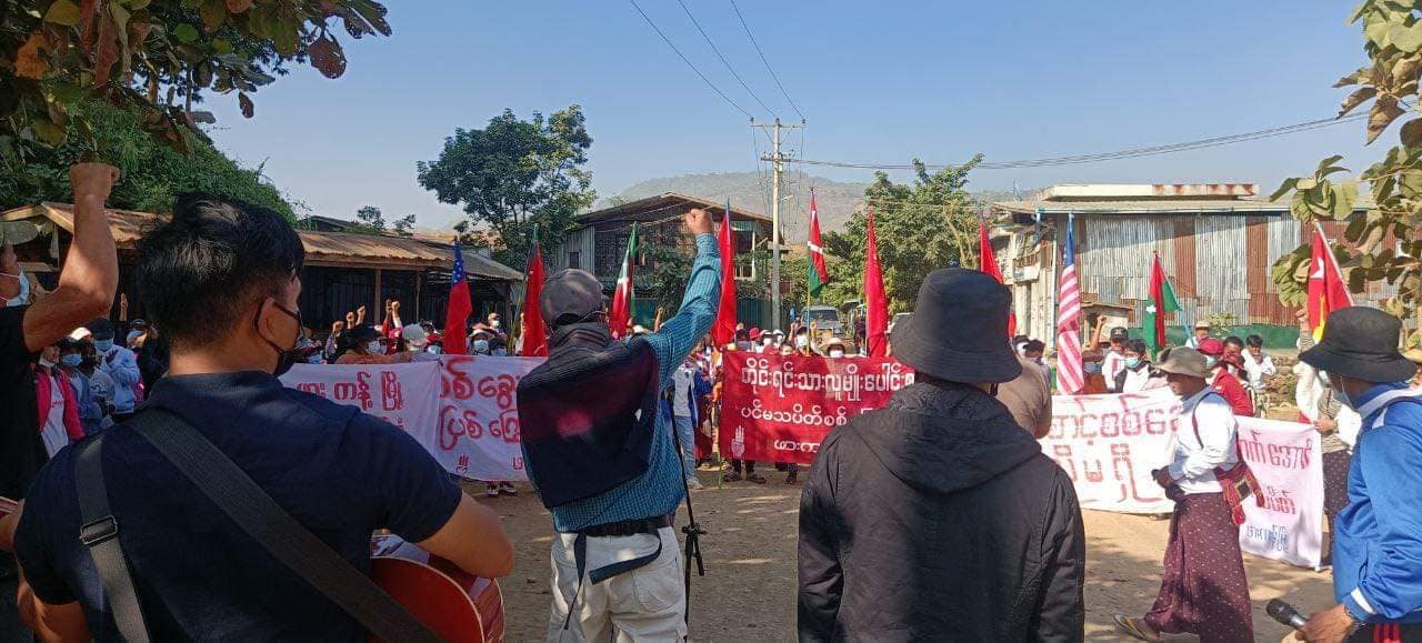 ဖားကန့်တွင် စစ်အာဏာရှင်ပြုတ်ကျရေး ပြည်သူအင်အား ၂၀၀ ကျော် ဆန္ဒဖော်ပြ
