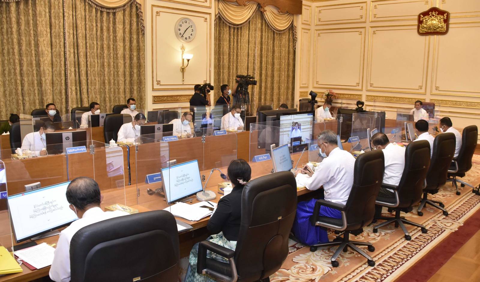 ဘဏ်ဝန်ထမ်းအချို့ စည်းကမ်းဖောက်ဖျက် မသမာမှုများ ရှိနေဟု စစ်ခေါင်းဆောင်ပြော