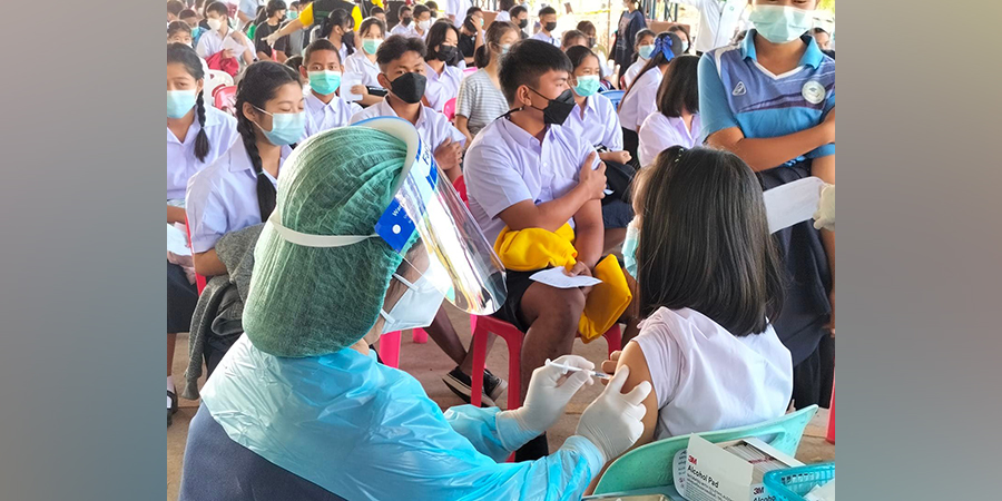 မဲဆောက်မြို့တွင် ရွှေ့ပြောင်းကျောင်းသားများကို ကိုဗစ်-၁၉ ကာကွယ်ဆေး ထိုးပေး