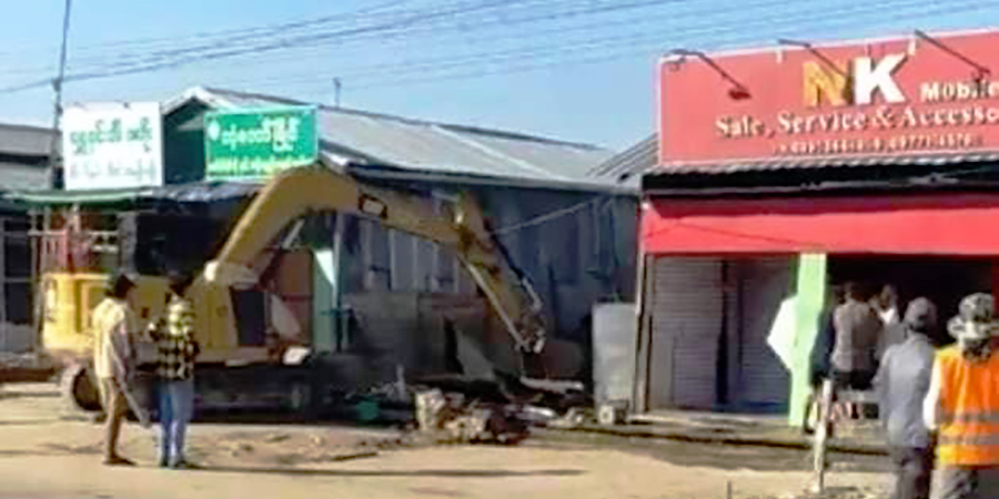လှိုင်သာယာတွင် ကျူးကျော်စျေးဆိုင်ခန်းနှင့် လူနေအိမ်များ ဖြိုဖျက်ခံရ