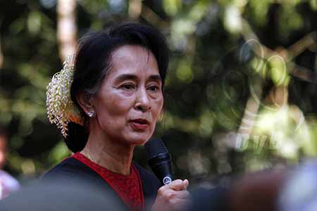 ေဒၚေအာင္ဆန္းစုၾကည္ ၏ ဘားအံခရီးစဥ္ ဒုတိယေန႔ (သတင္း ဓာတ္ပံု)