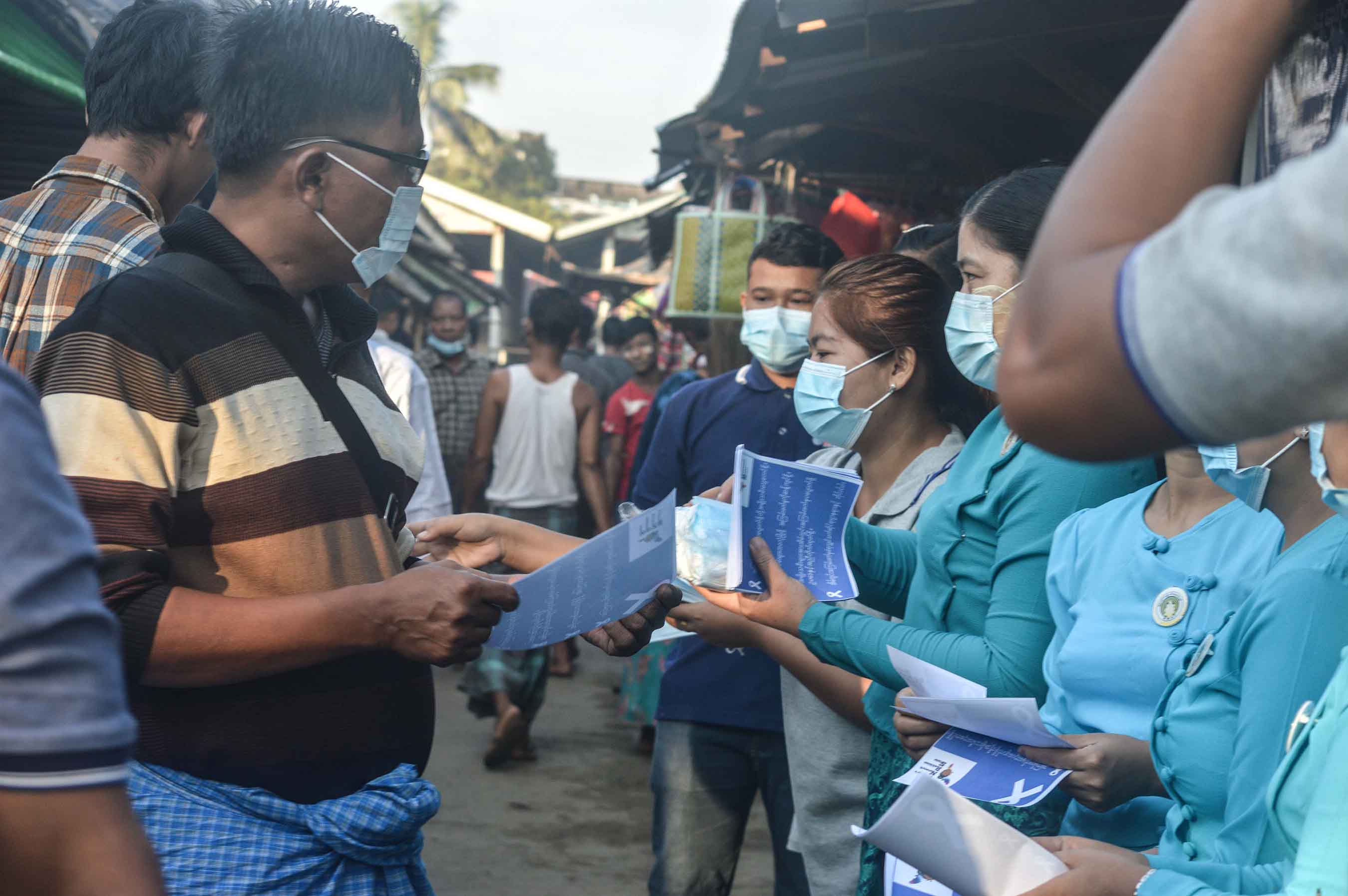 အမျိုးသမီးများအပေါ် အကြမ်းဖက်မှု ပပျောက်ရေးလှုပ်ရှားမှု မောင်တောမြို့၌ ပြုလုပ် (ဓာတ်ပုံ)